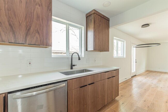 Foto del edificio - 1813 Magnolia Dr