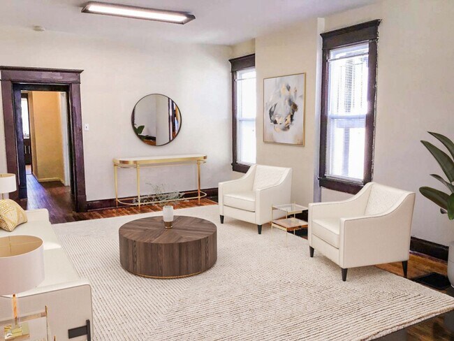 Foto del edificio - 7 BEDROOMS + 3 FULL BATHROOMS + 2 FULL SIZ...