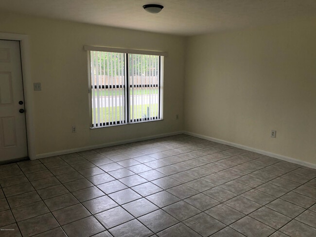 Building Photo - 300 S Orlando Ave