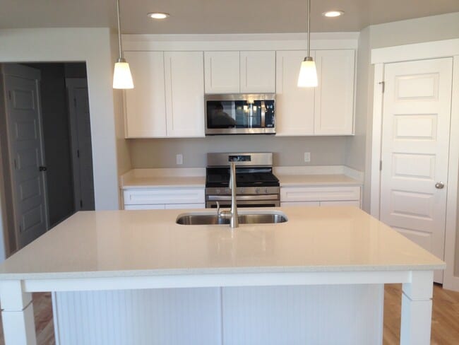 Building Photo - Gorgeous Herriman Home w attached 2 car