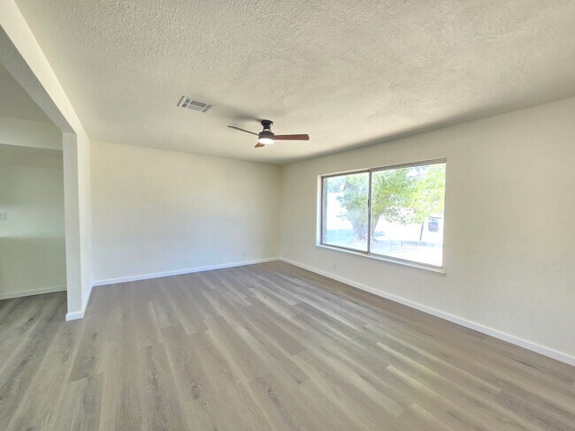 Building Photo - 10621 Applewood Dr