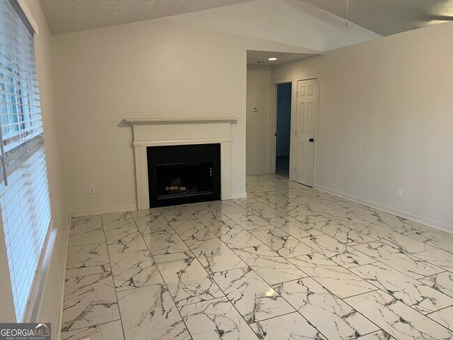 Foto del edificio - 507 Lakeshore Dr