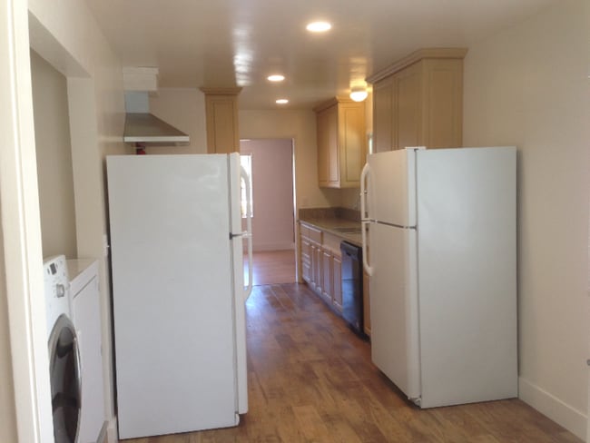 Building Photo - 298 Ramona Dr