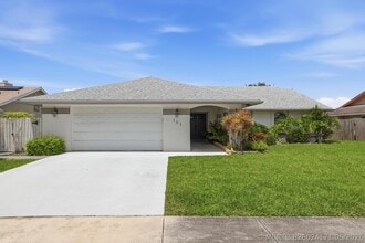 Building Photo - 191 Parkwood Dr S