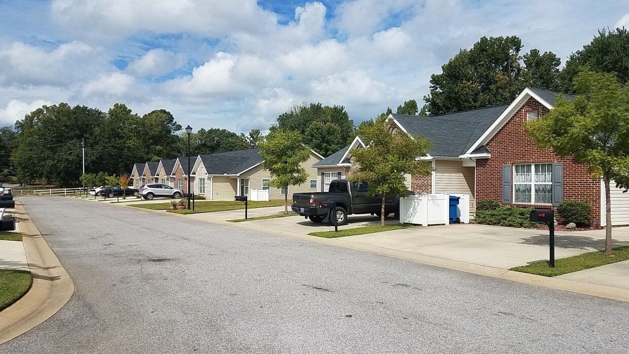 Building Photo - Cobblestone Trace- Oxford's Premier 55+ Co...