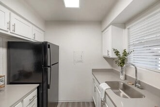 Building Photo - 11715 S Glen Dr