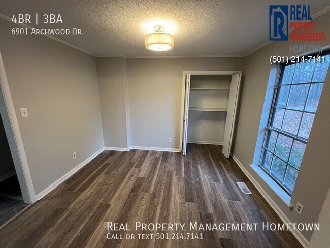 Building Photo - Renovated 4-bedroom 2.5-bath House in Litt...