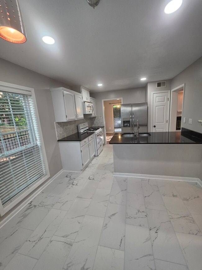 Building Photo - 1266 Weatherstone Dr NE