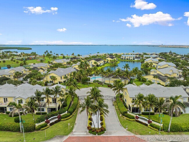 Foto del edificio - 2200 Mariner Bay Blvd