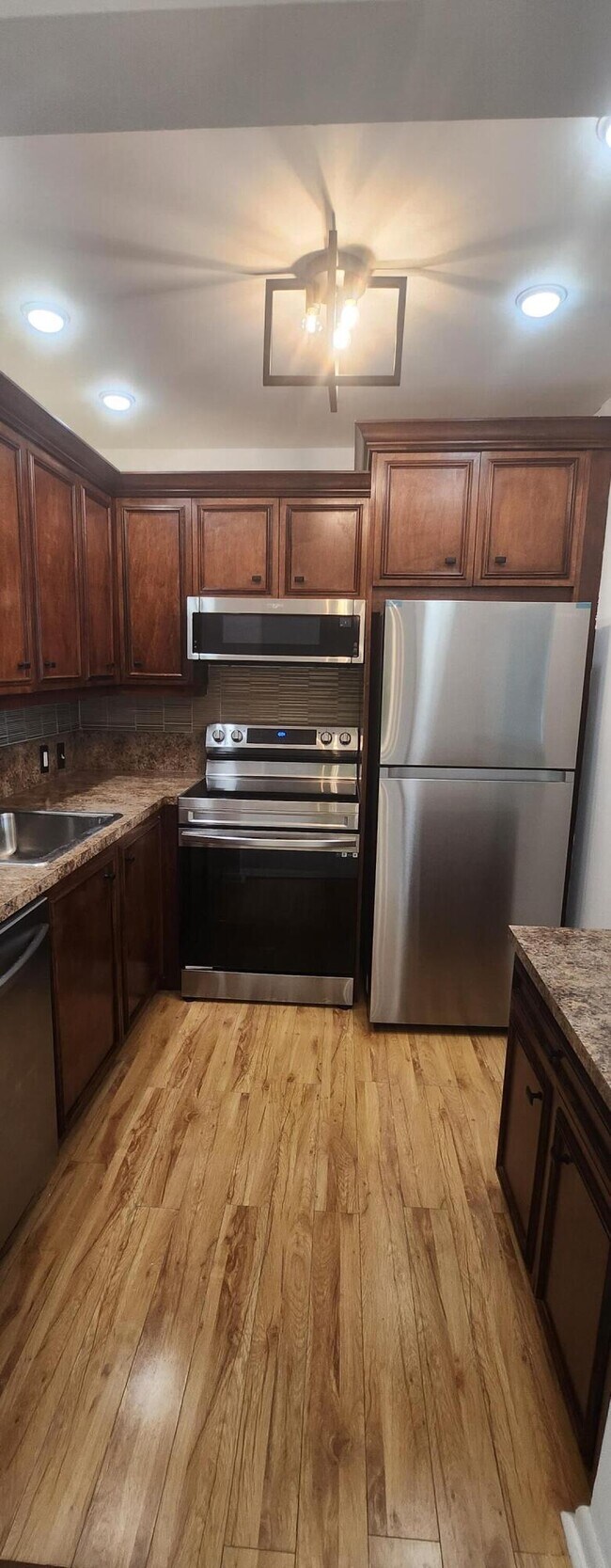 Building Photo - 538 Mansfield M