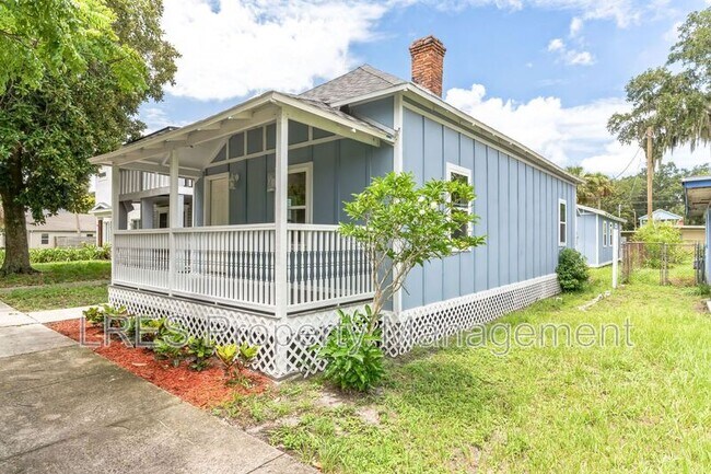 Building Photo - 710 Cypress Ave