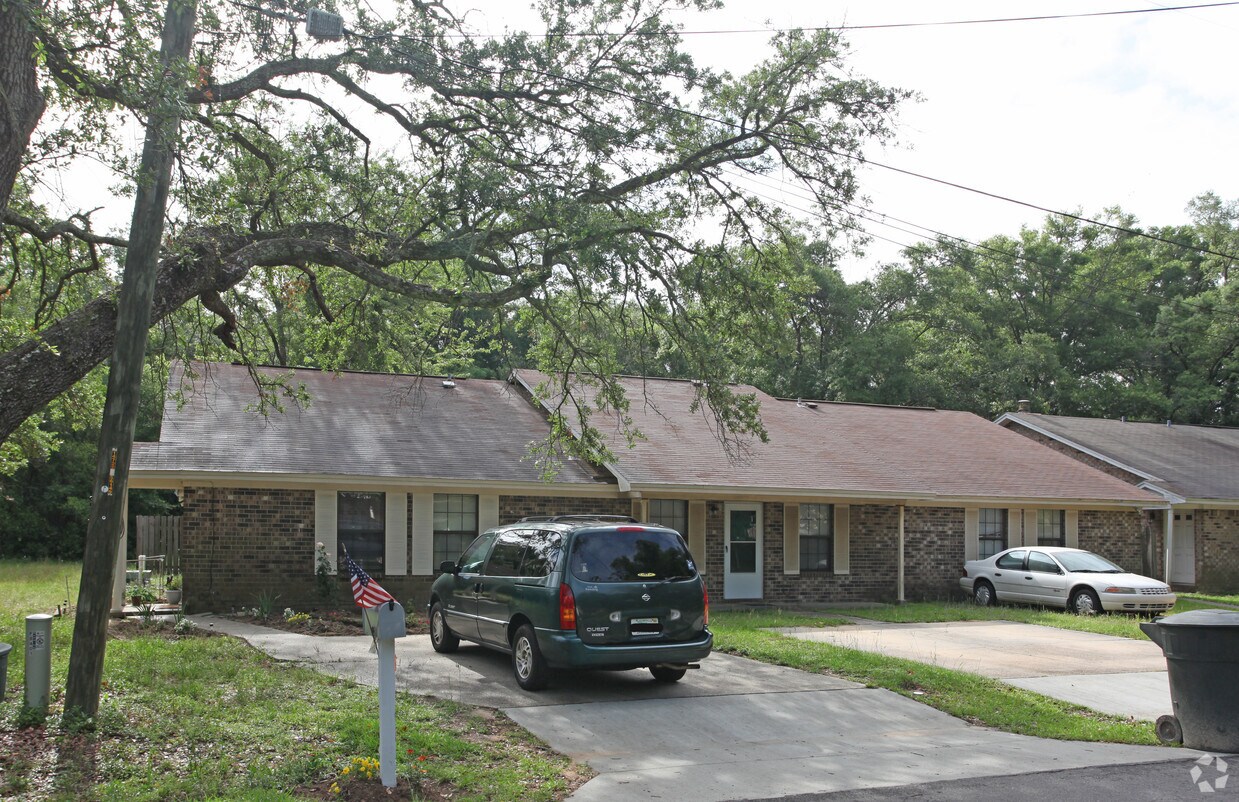 Foto del edificio - 8386-8392 Carl Dean St