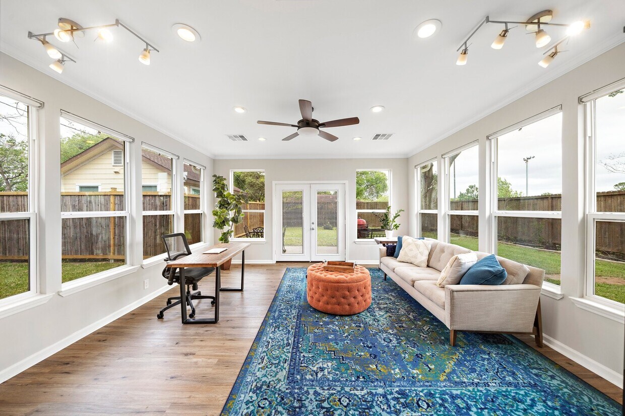 Foto principal - 5802 Effingham Dr
