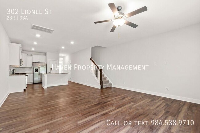Building Photo - 302 Lionel St