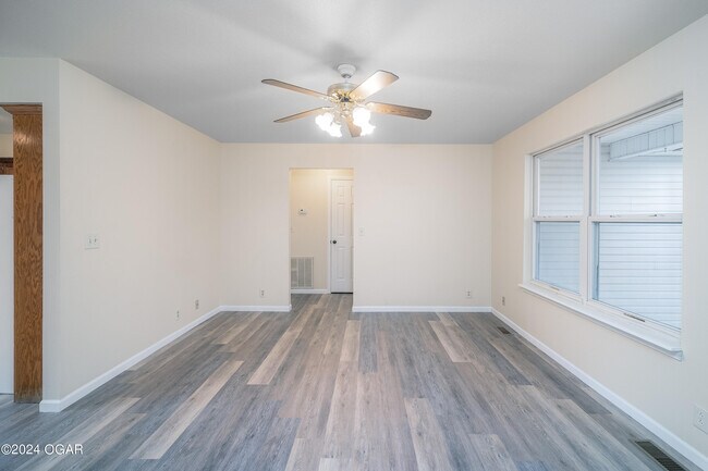 Building Photo - 2212 S Cleveland Ave