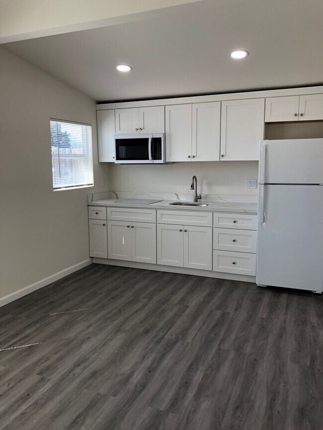 Building Photo - **All Utilities Paid**Brand New One Bedroo...