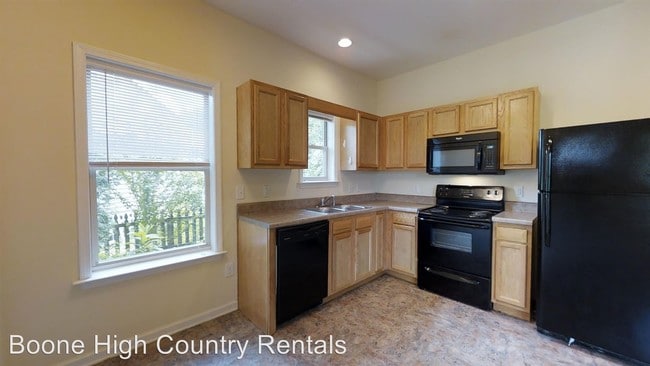 Building Photo - 4 br, 4 bath Room For Rent - 202 Robin Lane