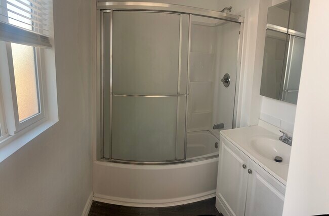 Foto del edificio - 4422 W 164th St