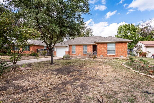 Building Photo - 2 Bedroom, 2 Bath Home in Richardson Heights