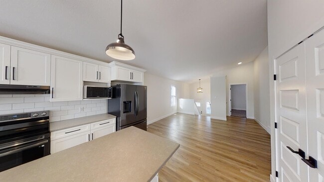 Building Photo - 9805-9889 89 St