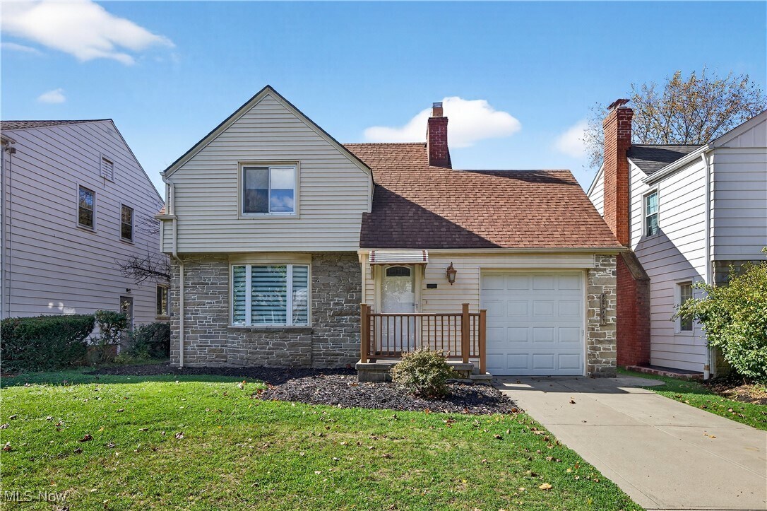 2520 Laurelhurst Rd University Heights, OH 44118 – photo 1 of 40