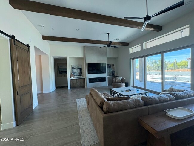 Foto del edificio - 6896 E Lomas Verdes Dr