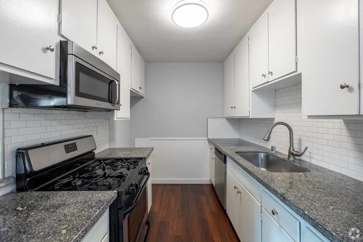 Primary Photo - 12210 Magnolia Blvd