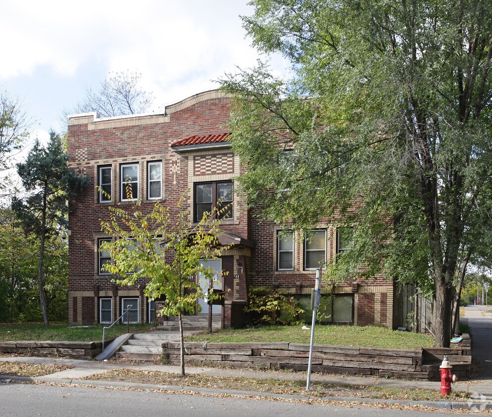 Primary Photo - 2653 Lyndale Ave N