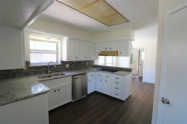 Foto del edificio - 1819 Fall Meadow Dr