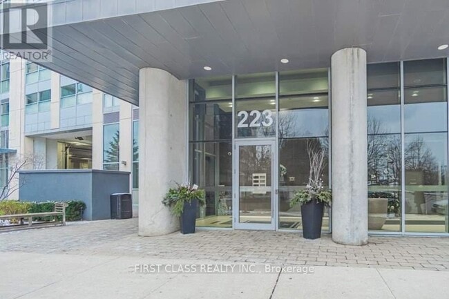 Building Photo - 223-2223 Webb Dr