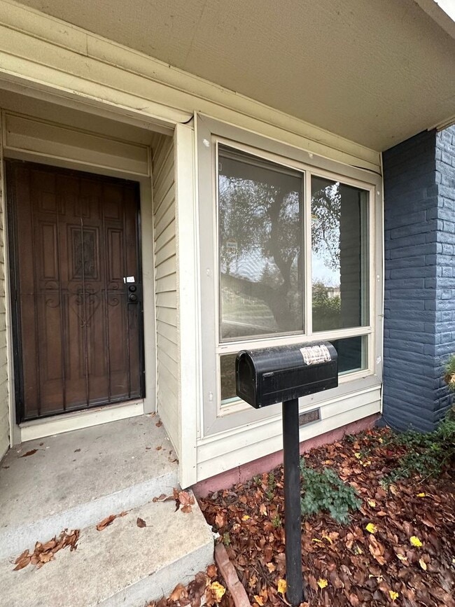 Building Photo - 7426 Alma Vista Wy