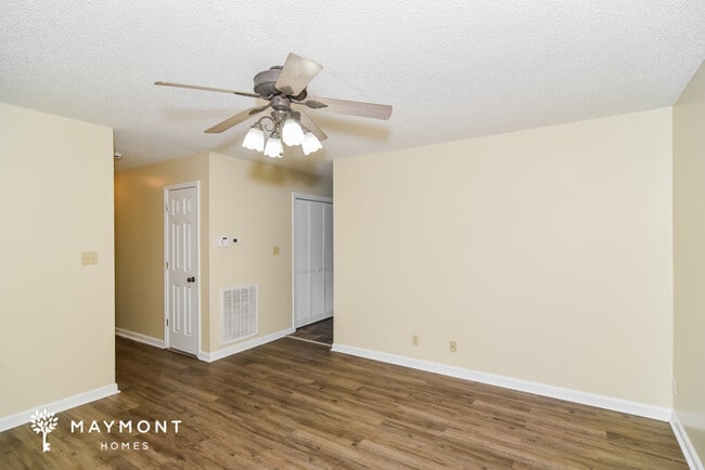 Foto del edificio - 129 Monarch Ln