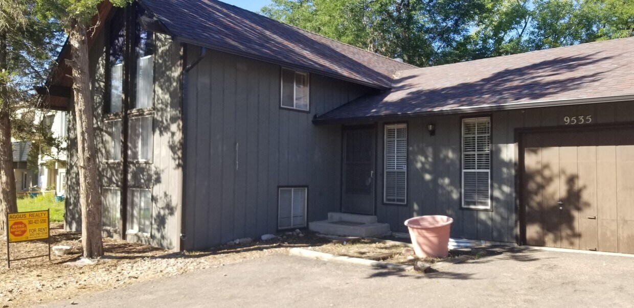Foto principal - 9535 E Chenango Ave