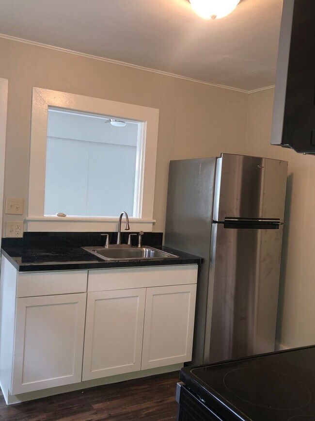 Building Photo - Historic Sanford Second Floor 1BR/1BA Apar...