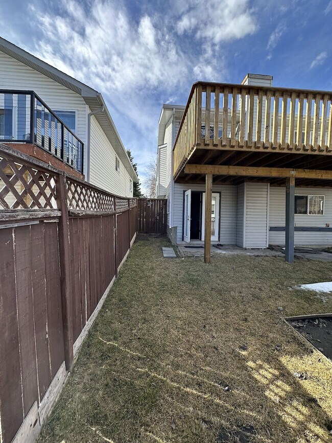 Photo du bâtiment - Cozy 1 Bdrm/1 Bathroom Basement Suite with...