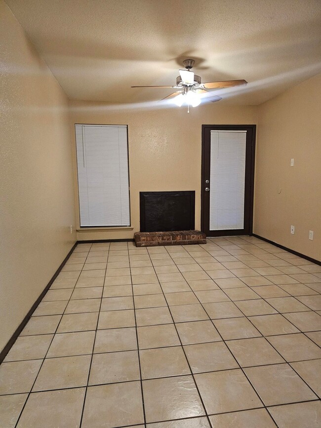 Building Photo - 13480 S Thorntree Dr