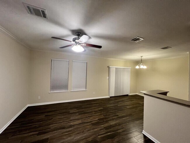 Foto del edificio - 16032 Limestone Lake Dr