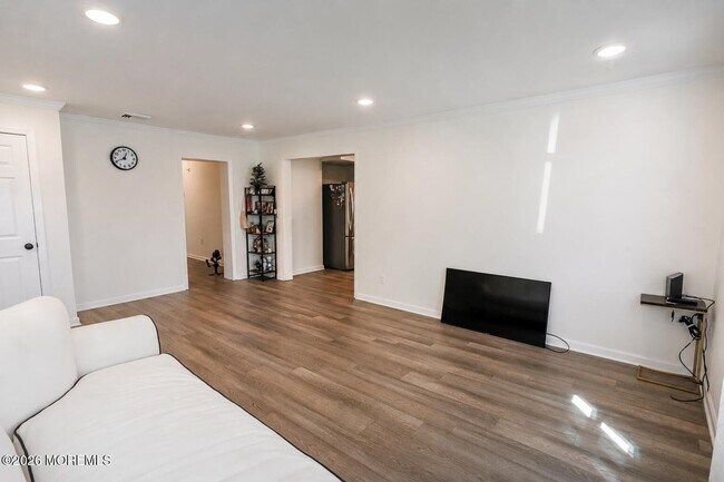 Foto del edificio - 837 Forest Ave