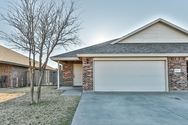 Building Photo - 6812 Oakridge Avenue - B - Beautiful upsca...