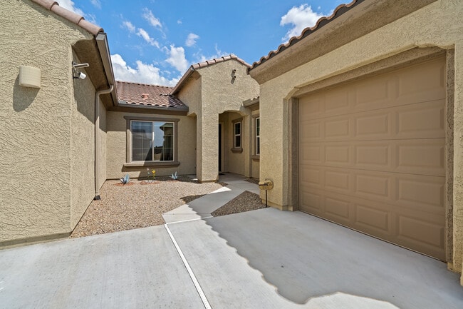 Building Photo - 2543 W Plateau Rdg Dr