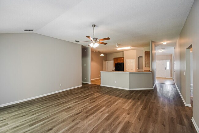 Foto del edificio - 9225 Hawks Run Ln