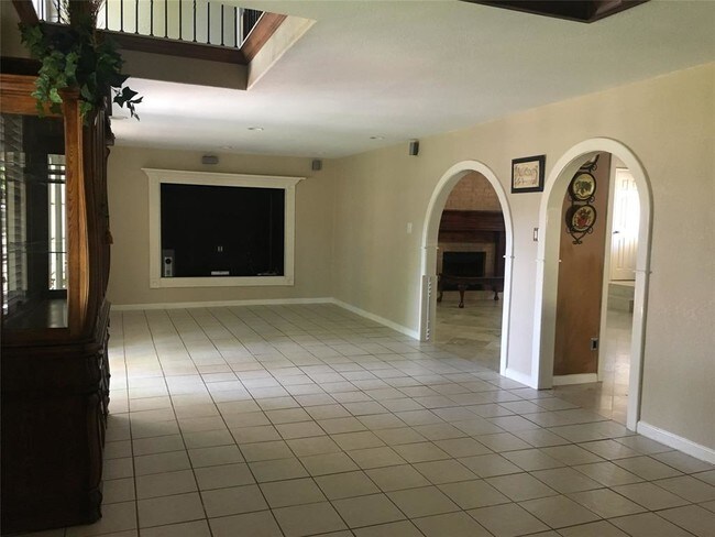 Building Photo - 8411 Woodland Willows Dr