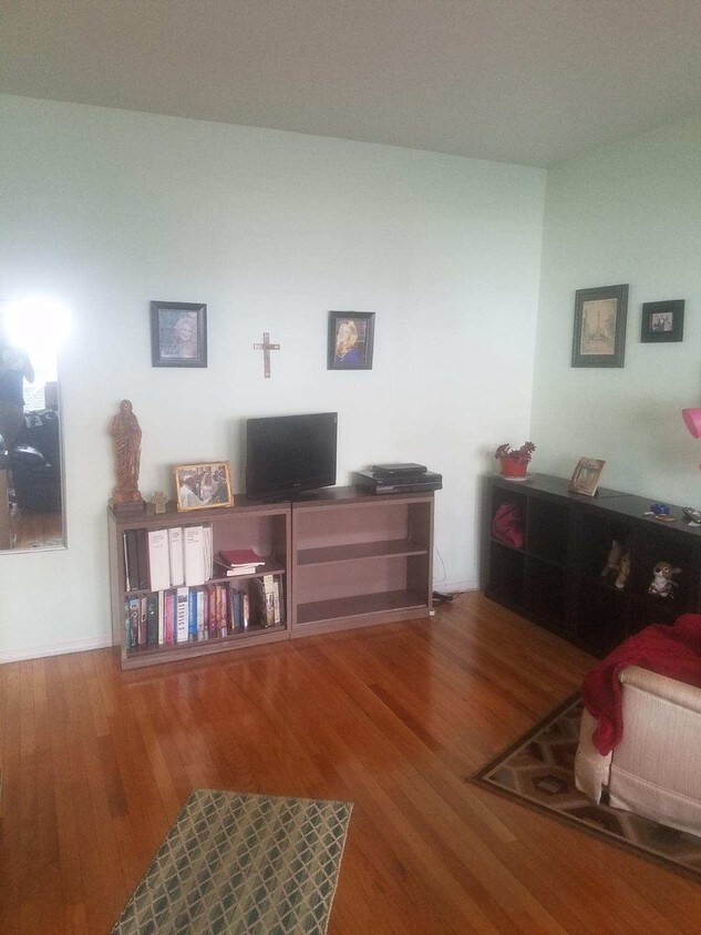 Primary Photo - 1008 W Loyola Ave