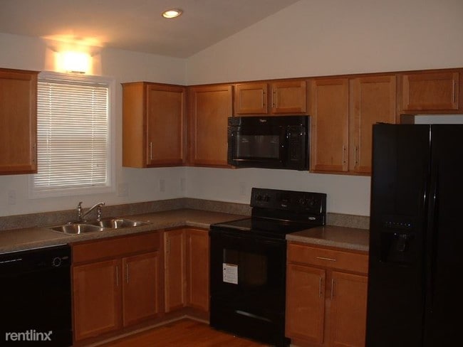 Building Photo - 3 br, 2 bath House - 321 Timothy Ln.