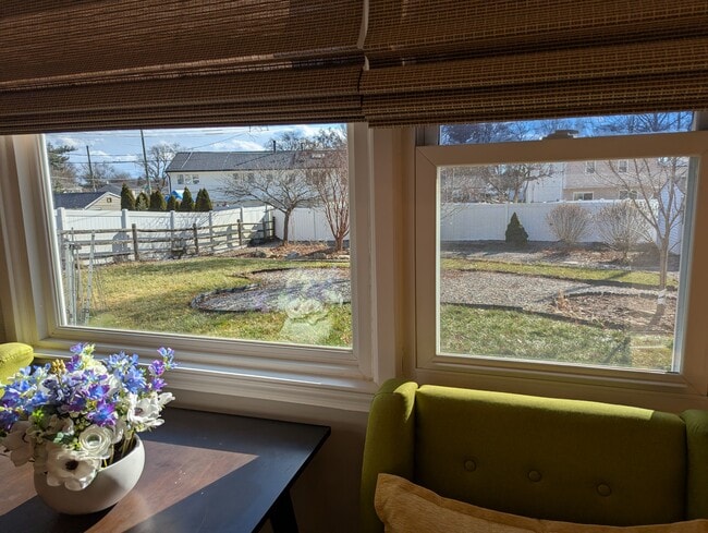 Building Photo - 89 Hedgerow Dr