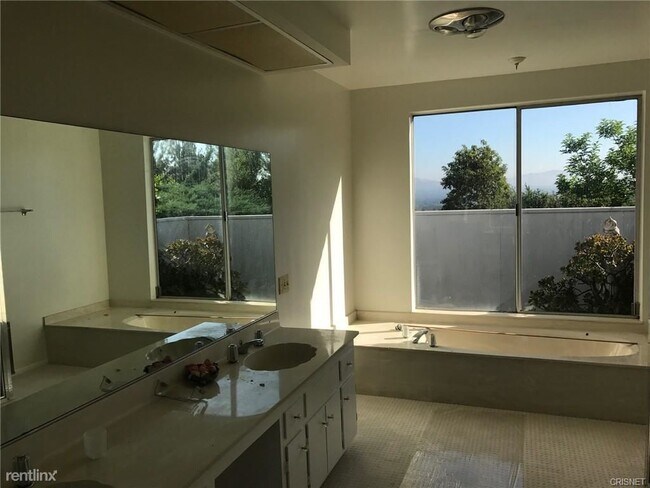 Building Photo - 3 br, 3 bath House - 20193 Adele Dr