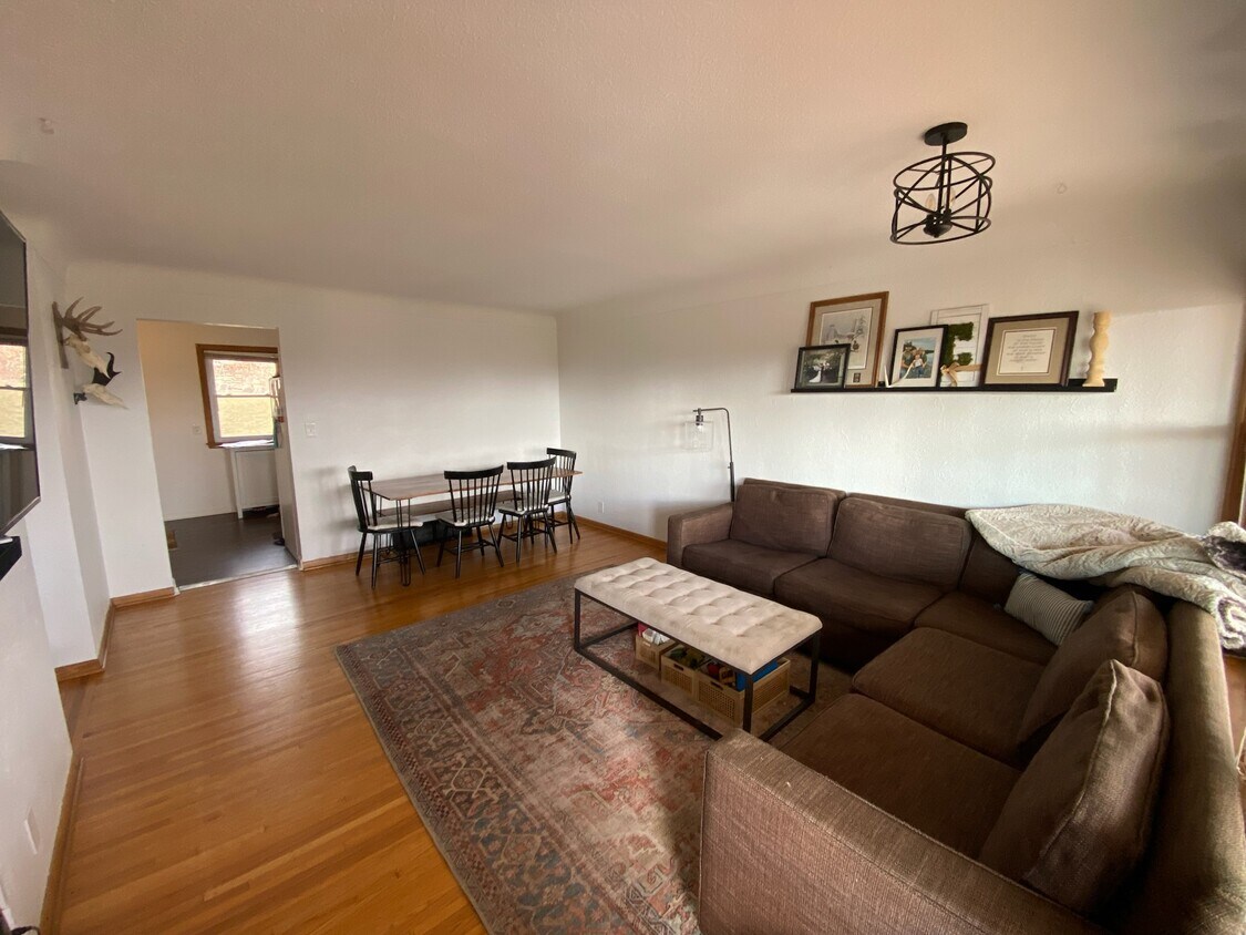 Foto principal - 221 17th Ave N