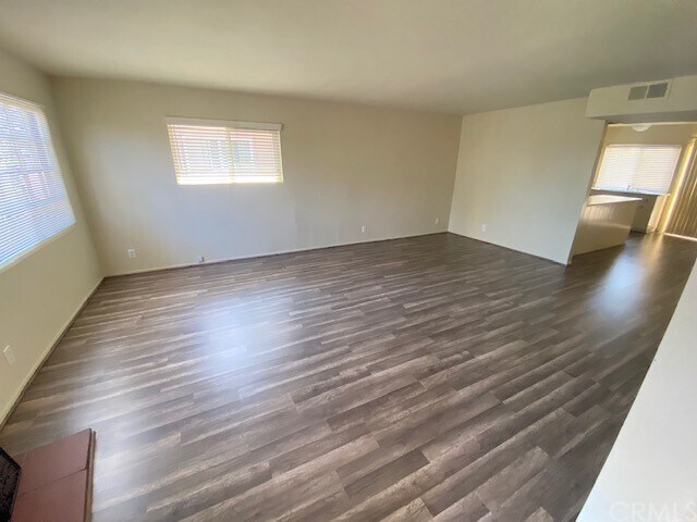 Foto del edificio - 335 Woodland Pl