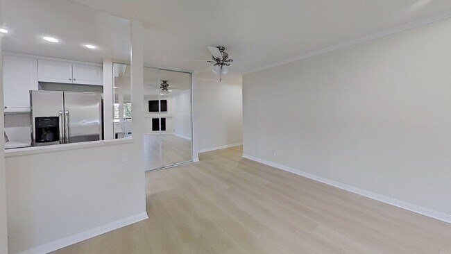 Building Photo - 5545 Canoga Ave