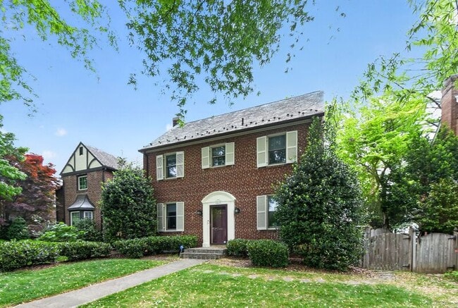 Photo - 4825 Butterworth Pl NW House